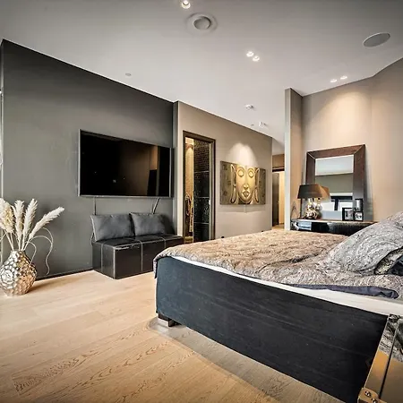 Exclusive Penthouse With Bryggen Views I Must Leilighet *